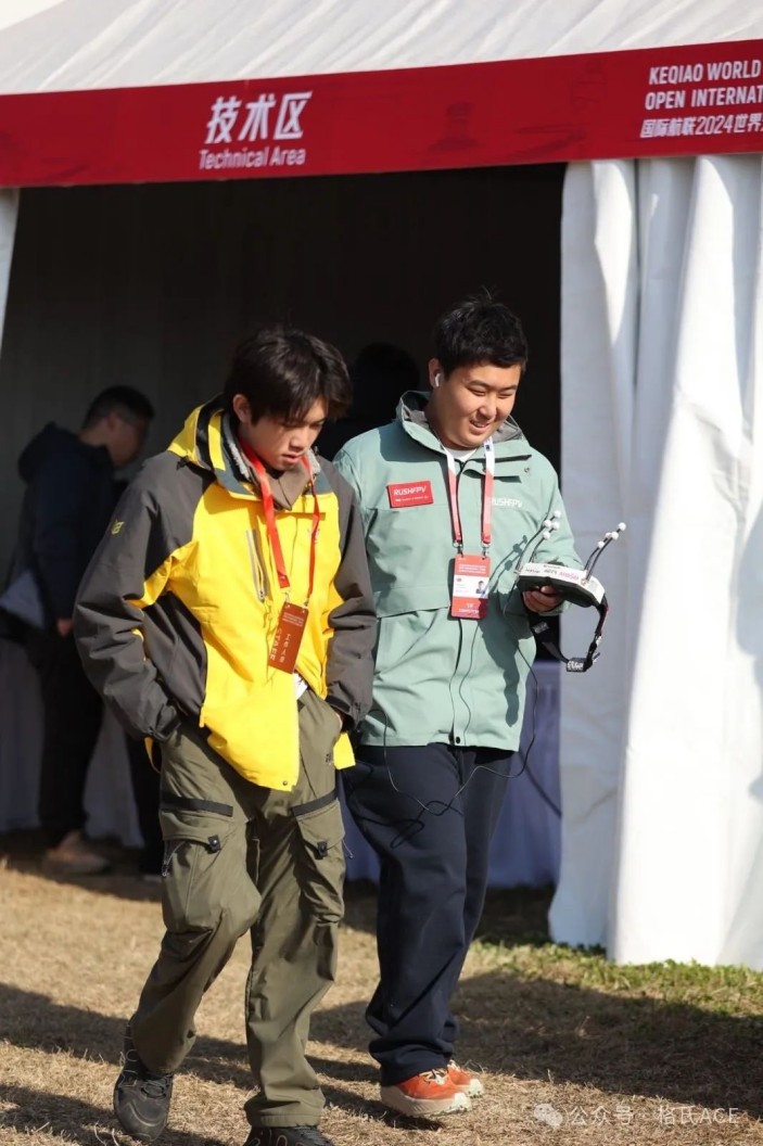 左云飛屹、右李冠辰 左云飛屹、右李冠辰